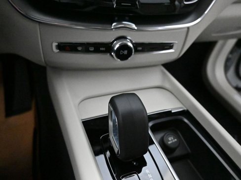 New 2025 Volvo XC60 B5 Core image 23