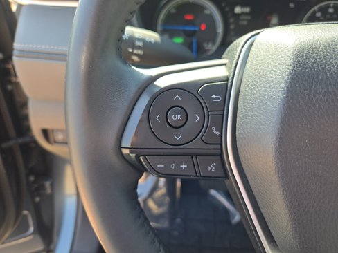 Used 2023 Toyota Venza LE image 24
