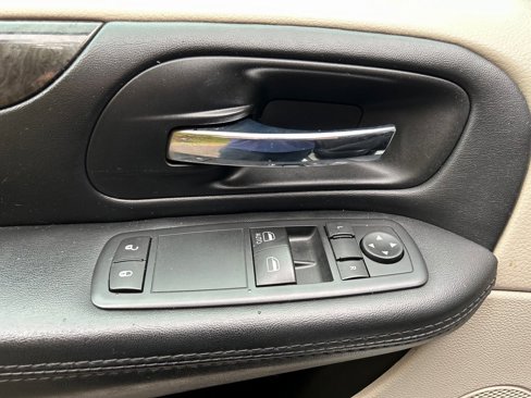 Used 2017 Dodge Grand Caravan SE image 17