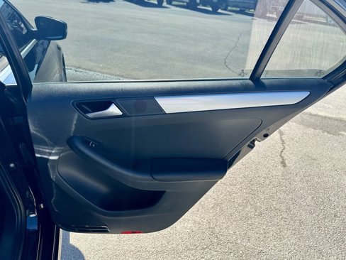 Used 2015 Volkswagen Jetta SE image 28