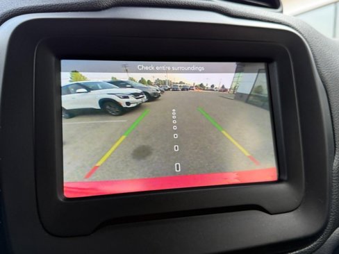 Used 2018 Jeep Renegade Latitude w/ Advanced Technology Group image 32