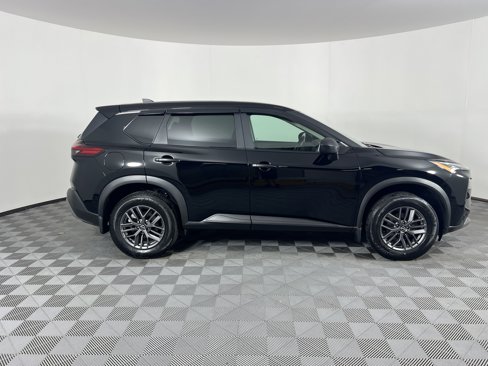 Used 2023 Nissan Rogue S image 3