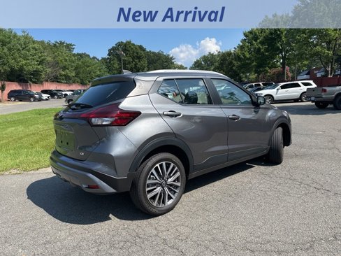 Used 2024 Nissan Kicks SV image 3