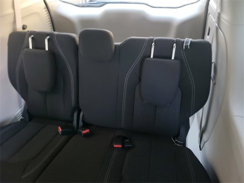 Used 2022 Chrysler Voyager LX image 13