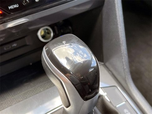 Used 2022 Volkswagen Tiguan SE image 32