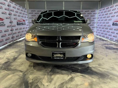 Used 2017 Dodge Grand Caravan SXT image 3