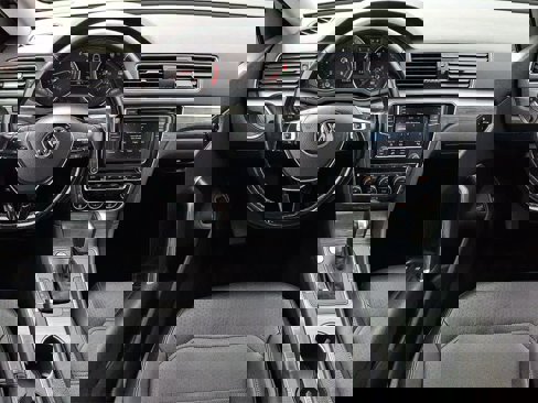 Used 2018 Volkswagen Passat 2.0T SE image 21