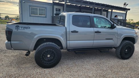 Used 2021 Toyota Tacoma TRD Sport image 9