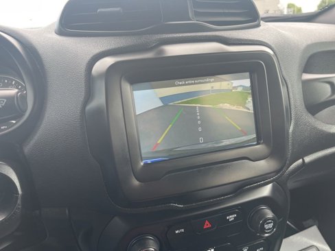 Used 2019 Jeep Renegade Latitude image 18