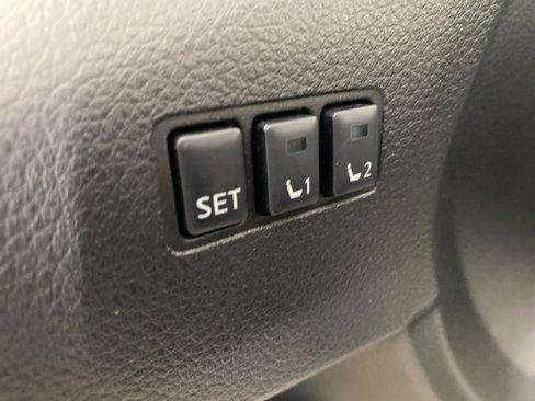 Used 2019 Nissan Rogue SV w/ Premium Package image 18