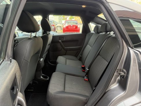 Used 2010 Ford Focus SE image 11