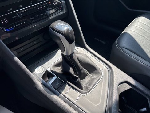 Used 2023 Volkswagen Tiguan SE image 19