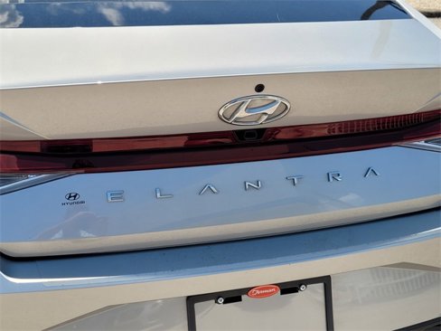 Used 2023 Hyundai Elantra SEL image 11