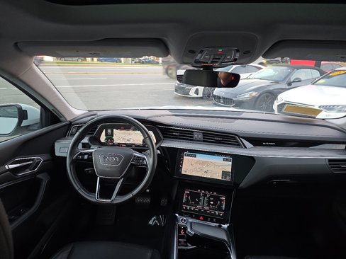 Used 2022 Audi e-tron Premium Plus w/ Premium Plus Package image 56