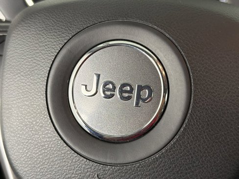 Used 2020 Jeep Cherokee Latitude image 22