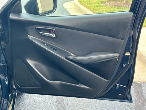Used 2017 Toyota Yaris iA image 23