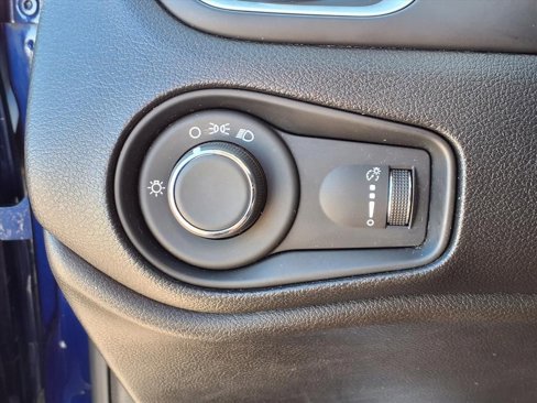 Used 2019 Jeep Renegade Sport image 21