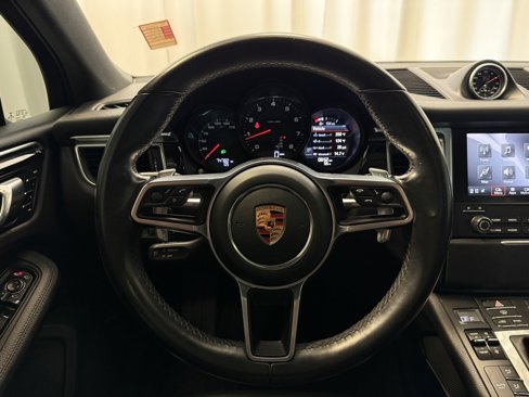 Certified 2018 Porsche Macan Sport Edition image 13
