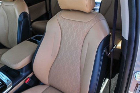Used 2024 Kia Carnival EX image 30