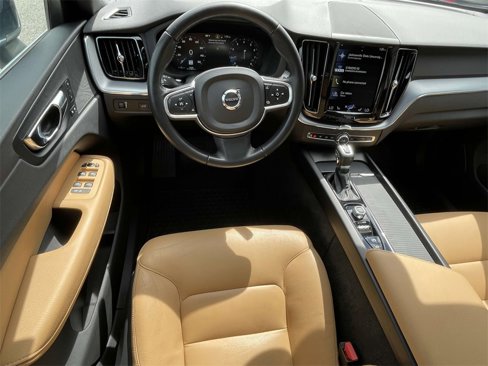 Used 2020 Volvo XC60 T6 Momentum image 11