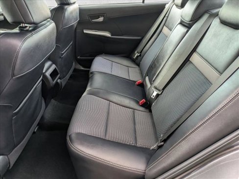 Used 2014 Toyota Camry SE image 16