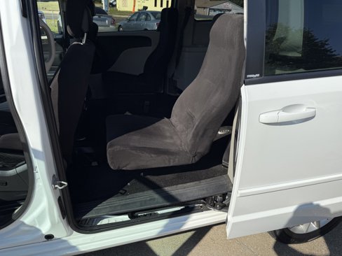 Used 2014 Dodge Grand Caravan SXT w/ Rear Park Assist Package image 15