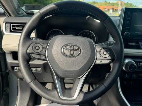 Used 2021 Toyota RAV4 XLE Premium image 25