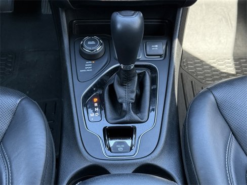 Used 2019 Jeep Cherokee Limited image 26