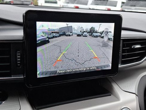 Certified 2022 Ford Explorer XLT w/ Equipment Group 202A image 18