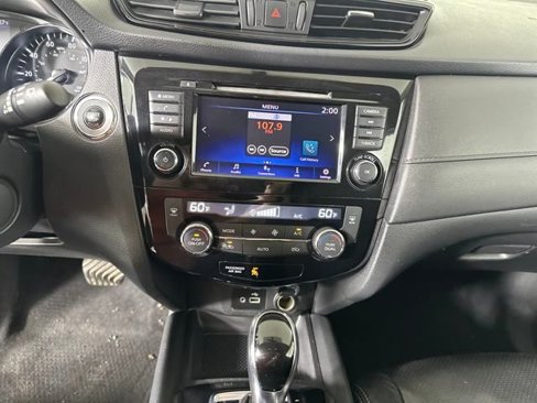 Used 2018 Nissan Rogue SV image 21