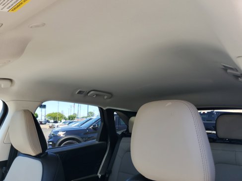 Used 2022 Ford Escape Titanium image 11