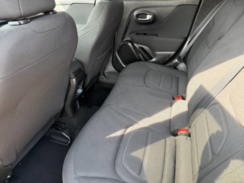Used 2020 Jeep Renegade Latitude w/ Cold Weather Group image 11