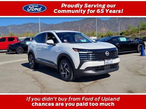 Used 2025 Nissan Kicks SV image 1