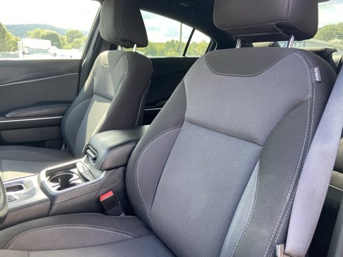 Used 2017 Dodge Charger SE image 9