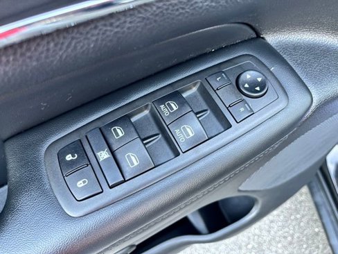 Used 2021 Jeep Grand Cherokee Limited w/ Sun & Sound Group image 16