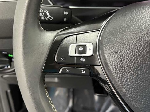 Used 2021 Volkswagen Tiguan SEL image 17