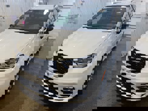 New 2025 Chrysler Pacifica Select image 4