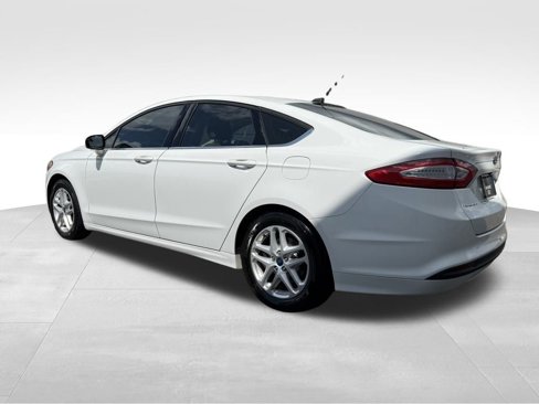 Used 2016 Ford Fusion SE image 6