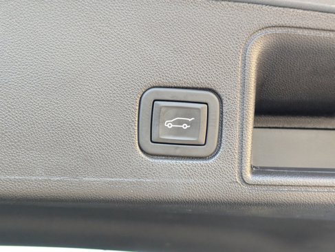 Used 2024 GMC Terrain SLT image 29