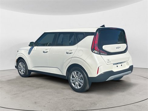 Used 2023 Kia Soul LX image 3