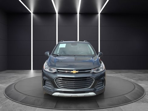 Used 2018 Chevrolet Trax LT w/ LT Convenience Package image 2