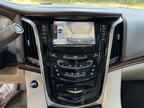 Used 2016 Cadillac Escalade ESV Luxury image 32