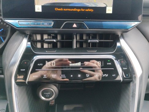 Used 2023 Toyota Venza XLE image 22