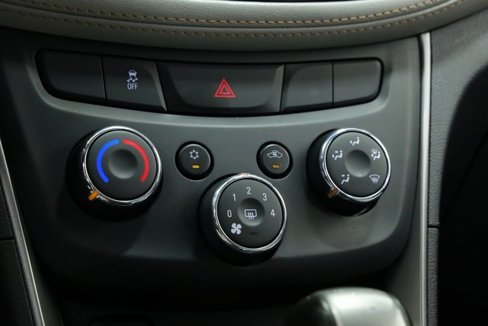Used 2021 Chevrolet Trax LT w/ Sport Edition image 16