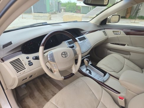 Used 2010 Toyota Avalon image 7