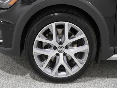 Used 2019 Volkswagen Golf Alltrack S image 21