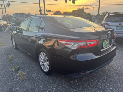 Used 2018 Toyota Camry LE image 8