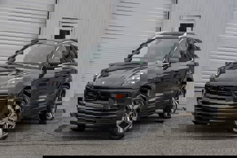 Certified 2024 Porsche Macan image 1
