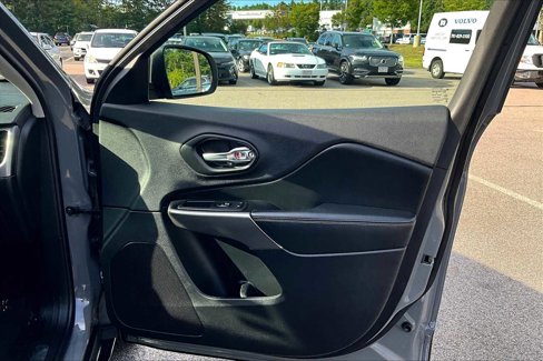 Used 2020 Jeep Cherokee Limited image 21