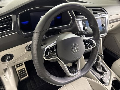 Used 2022 Volkswagen Tiguan SE R-Line image 17